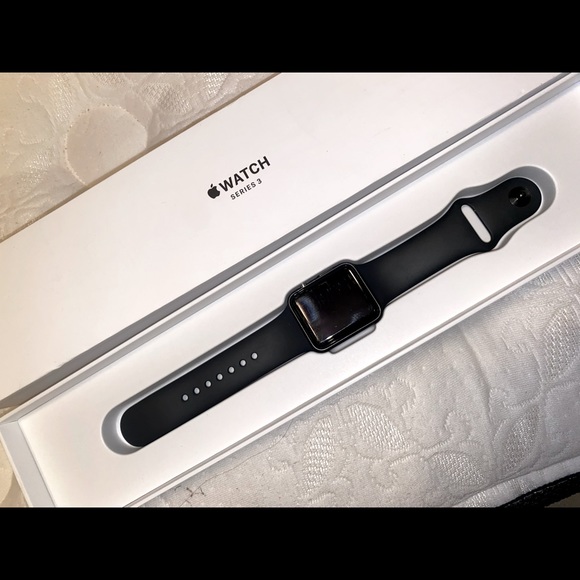 Black Apple Watch series 3 - Picture 1 of 1